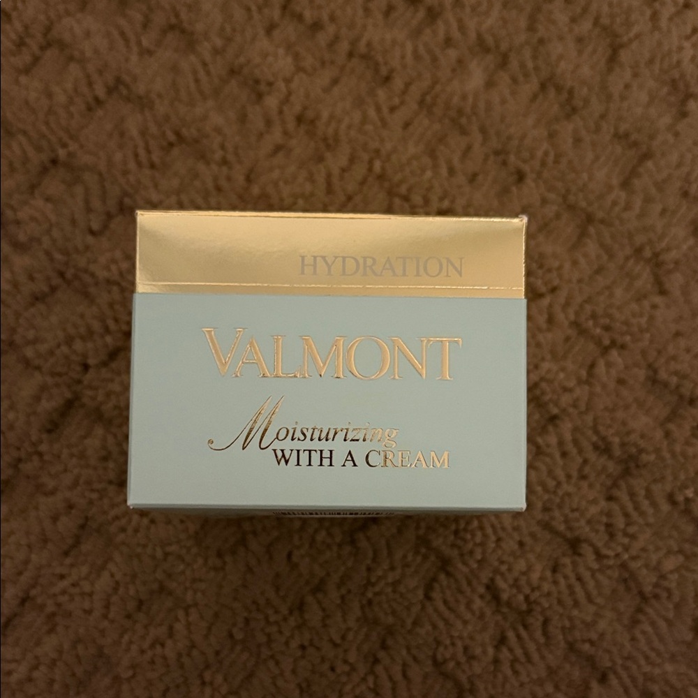Valmont Moisturizing with a Cream